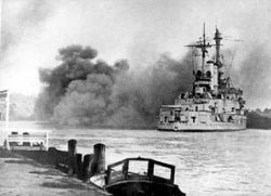 Schleswig-Holstein ostrzeliwuje Gdynię z portu w Gdańsku (13 września)